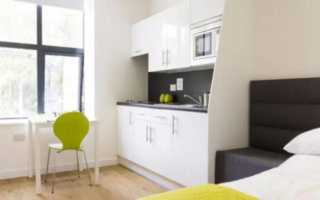 Quality 1 bedroom flat near University of Huddersfield 0