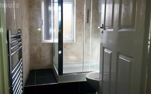 NICE 3 BEDROOMS HOUSE TO LET 1