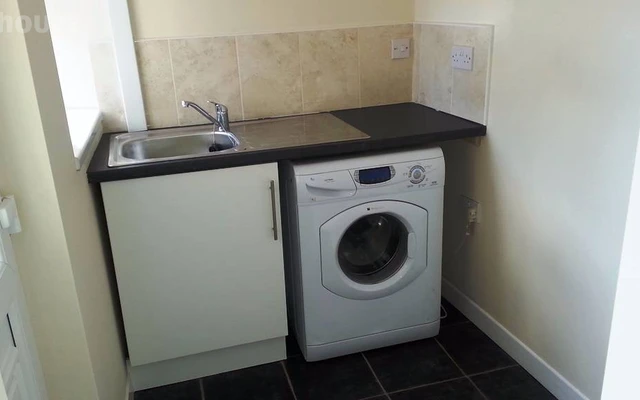 NICE 3 BEDROOMS HOUSE TO LET 2