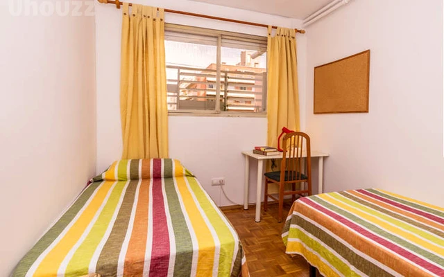 3 bedroom apartment - Girls only 0