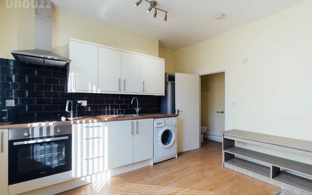 Oaklands Avenue 3 bedroom house 0