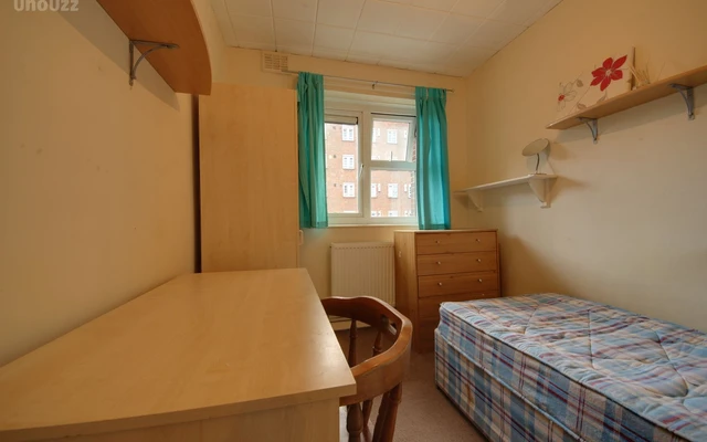 4 bedroom flat on Castle Road 0