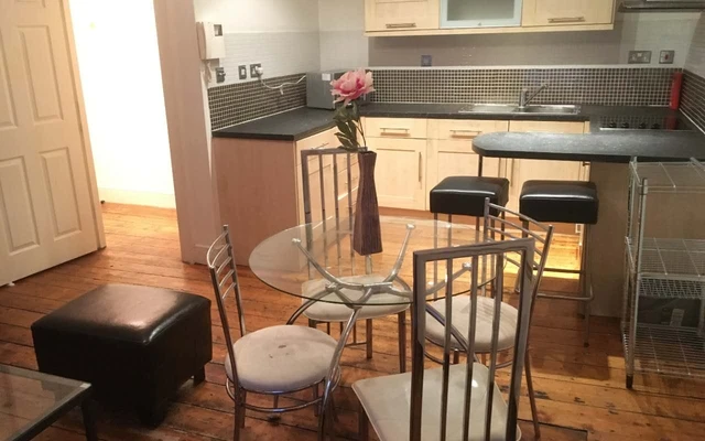 2 bedroom flat close to Newcastle University Business School 1