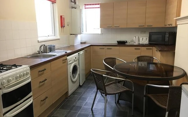 4 bedroom house close to Plymouth University 0