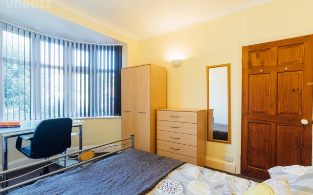Oaklands Avenue 3 bedroom house 4