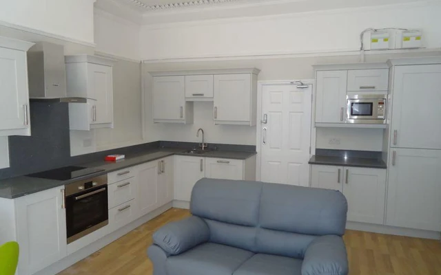 12 bedroom house close to National Oceanography Centre 1