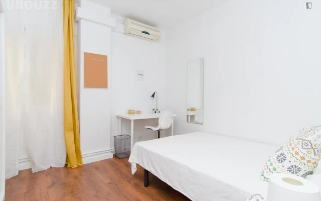 double bedroom in a 6-bedroom flat near Quevedo MEtro 0