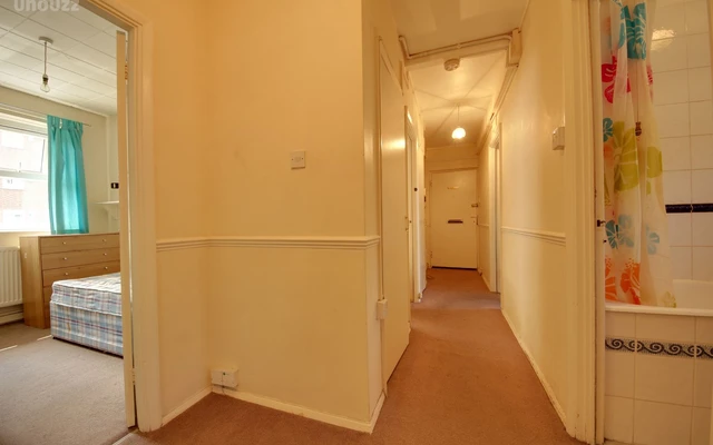 4 bedroom flat on Castle Road 1