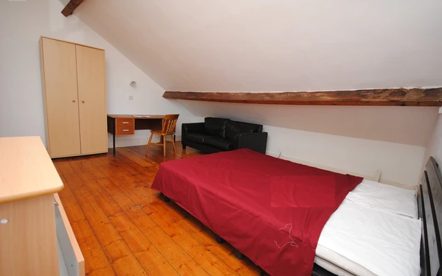 6 bedroom house close to Loughborough University 1