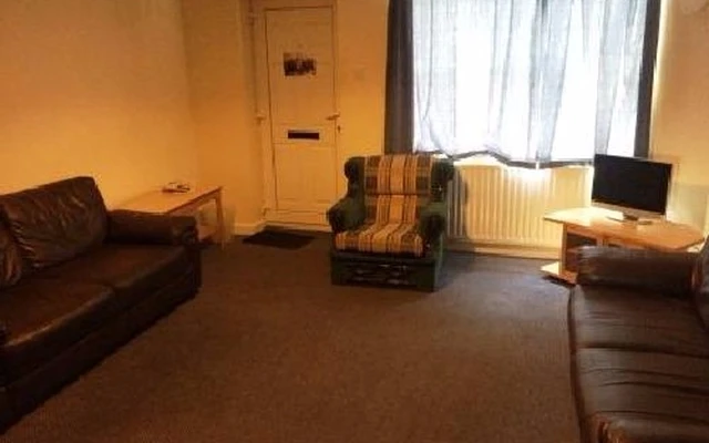 902 Pershore Road house 2