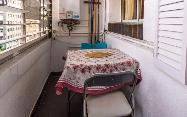 3 bedroom apartment - Girls only 1