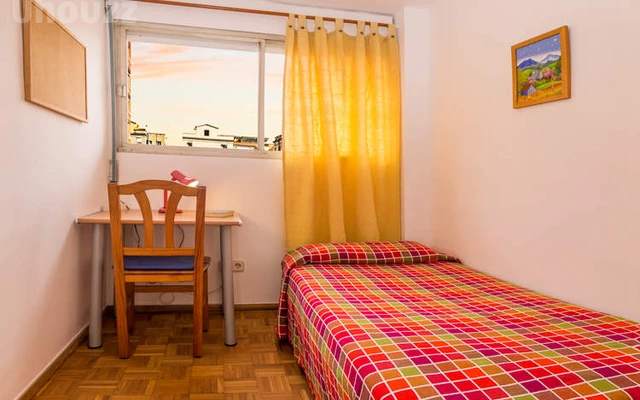 3 bedroom apartment - Girls only 2