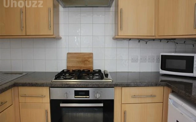 3 bedroom flat close to Plymouth University 0