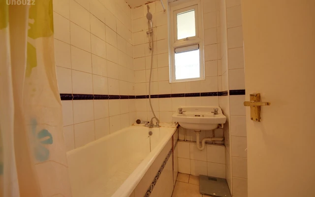 4 bedroom flat on Castle Road 2