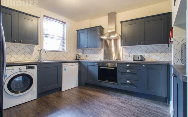 Plymouth 6 Bedrooms House 2