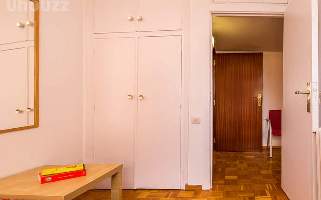 3 bedroom apartment - Girls only 4