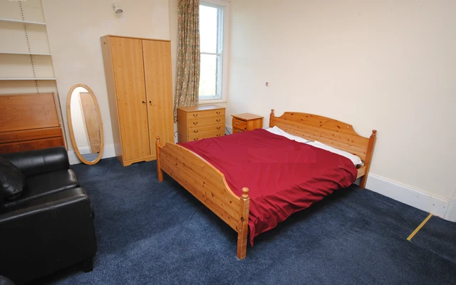 6 bedroom house close to Loughborough University 3