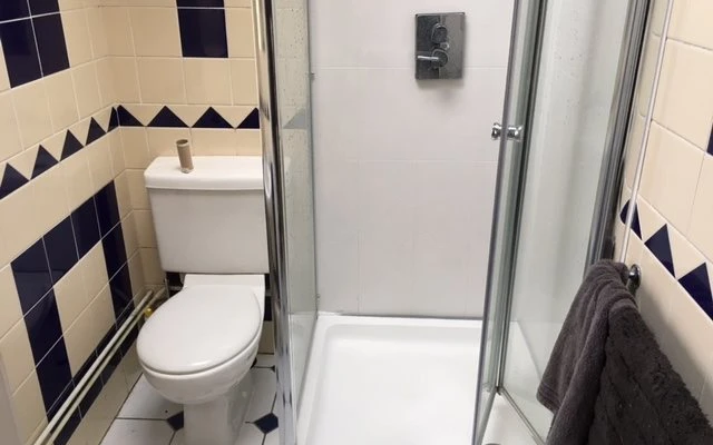 6 bedroom house close to Loughborough University 4