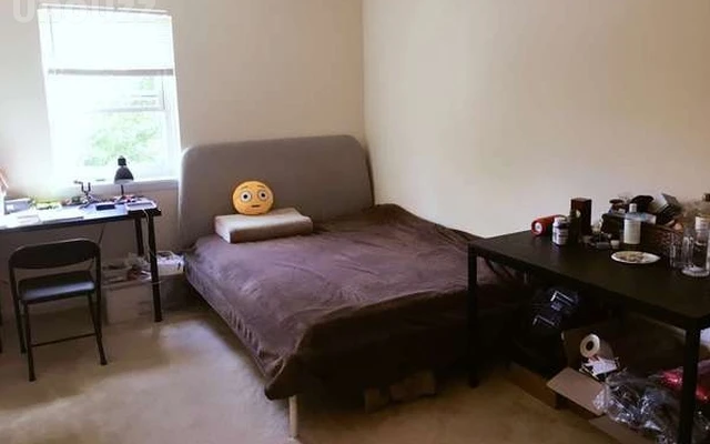 Fancy bedroom near the Chaffey College 0