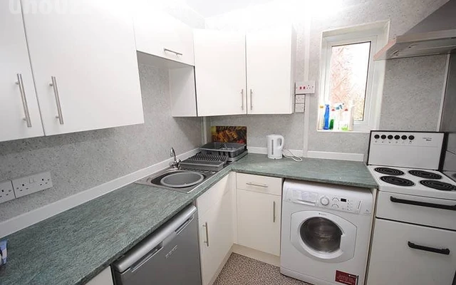 5 bedroom house close to Loughborough University 3