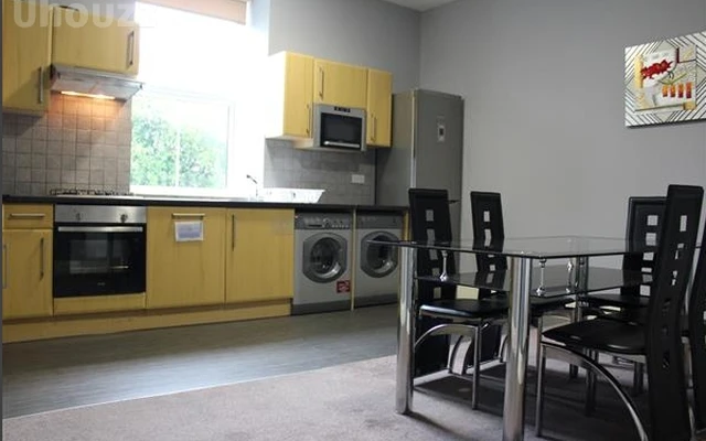 Large 5 bedroom new build House 6 minute walk from Plymouth University 2