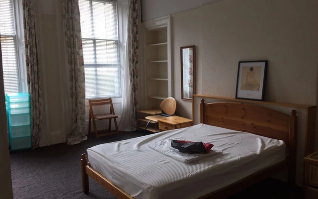 5 bedroom flat close to University of Glasgow 1