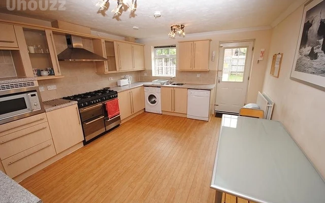5 bedroom house close to Loughborough University 4