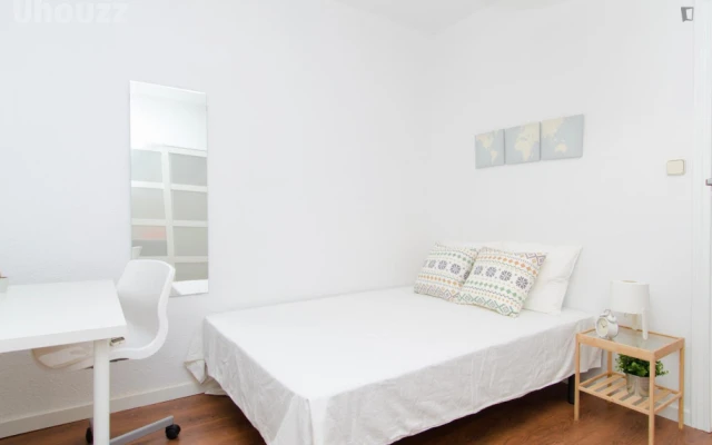 double bedroom in a 6-bedroom flat near Quevedo MEtro 1