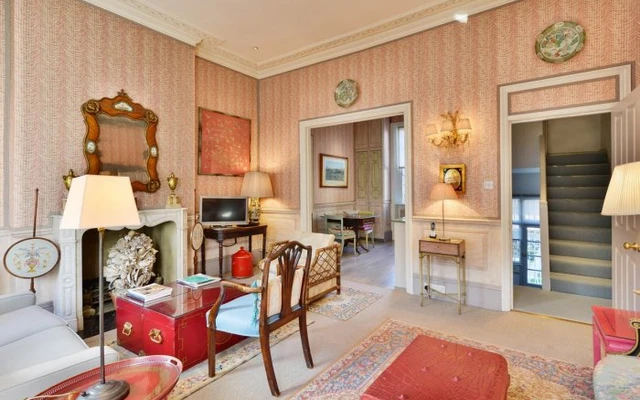 Elegant 2 Bedroom Home in Pimlico 3