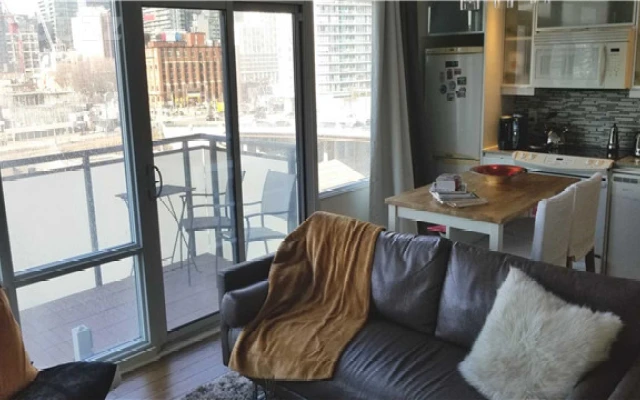 Toronto 1 Bedroom+Den Suite For Rent 4