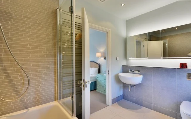 Elegant 2 Bedroom Home in Pimlico 2