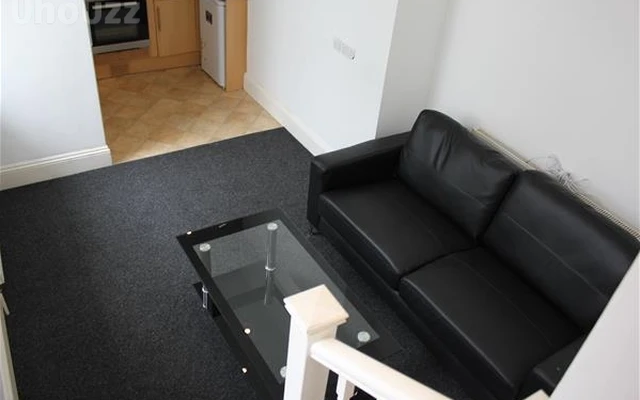 3 bedroom flat close to Plymouth University 4