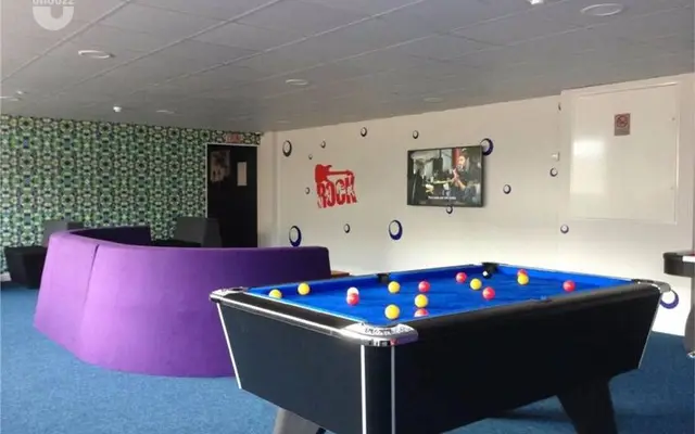 Quality 1 bedroom flat near University of Huddersfield 2
