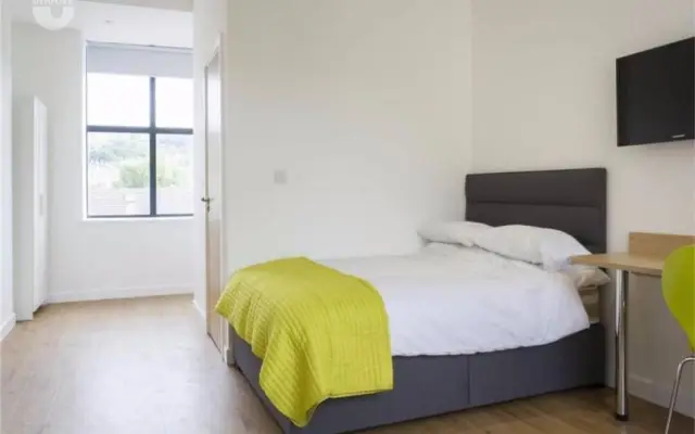 Quality 1 bedroom flat near University of Huddersfield 1