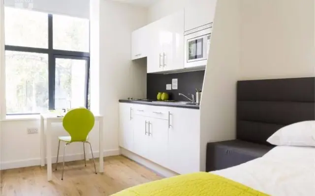 Quality 1 bedroom flat near University of Huddersfield 2